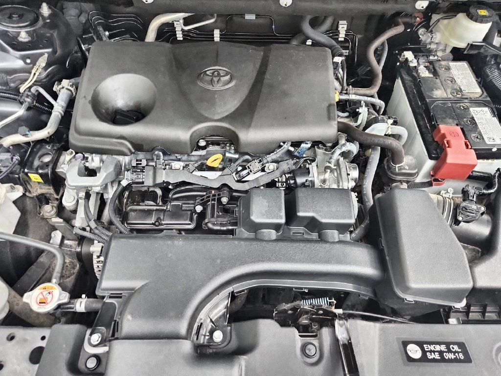 Used 2025 Toyota RAV4 XLE FWD image 34