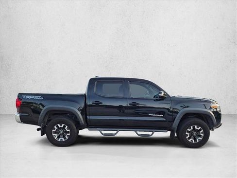 Used 2019 Toyota Tacoma TRD Off-Road RWD image 4
