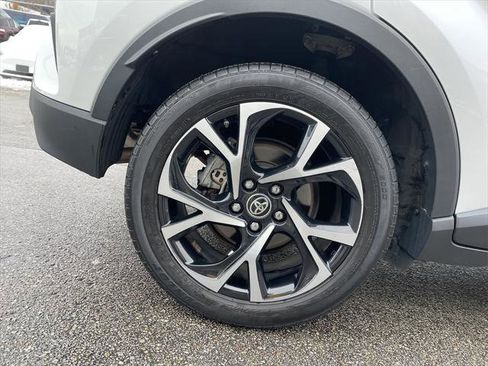 Certified 2022 Toyota C-HR XLE image 12