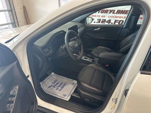 Used 2023 Ford Escape ST-Line w/ Tech Pack #1 AWD/4WD image 9