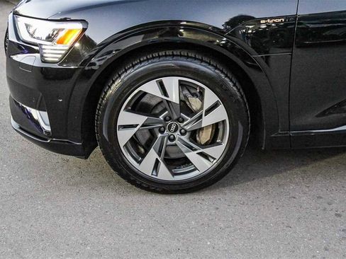 Used 2022 Audi e-tron Premium w/ Convenience Plus Package image 9