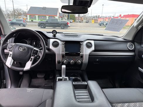 Used 2020 Toyota Tundra SR5 w/ SR5 Convenience Package AWD/4WD image 15