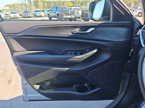 Used 2025 Jeep Grand Cherokee Laredo X w/ Trailer Tow Package image 26