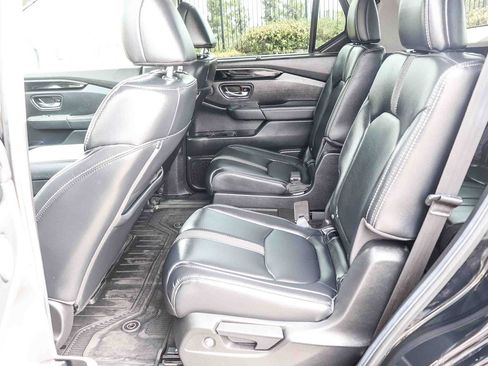 Used 2025 Honda Pilot Touring image 21