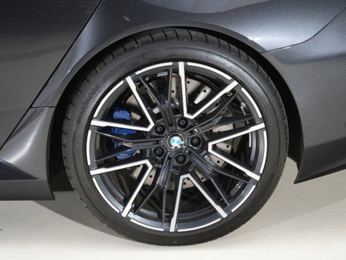 Used 2025 BMW M5 w/ Executive Package image 18