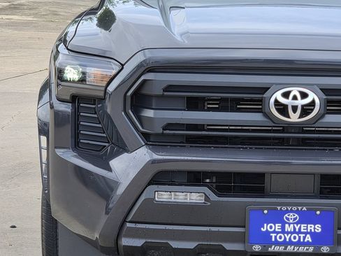 Used 2024 Toyota Tacoma SR5 AWD/4WD image 5