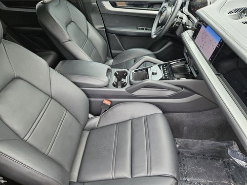 Used 2024 Porsche Cayenne S image 15
