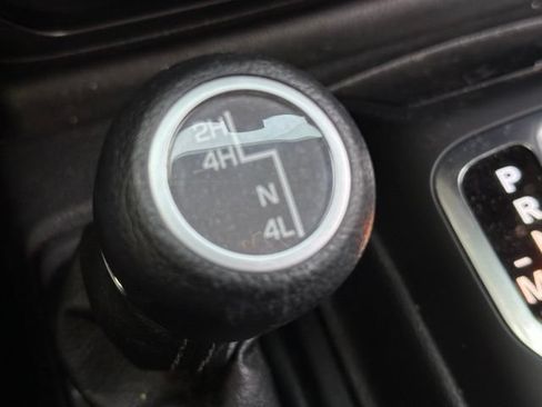 Used 2023 Jeep Gladiator Sport AWD/4WD image 27