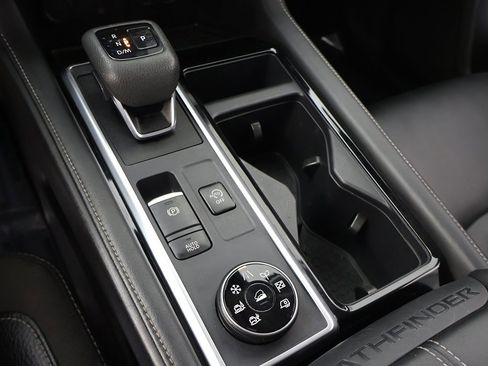 Used 2023 Nissan Pathfinder SL w/ Lighting Package (N92) image 57