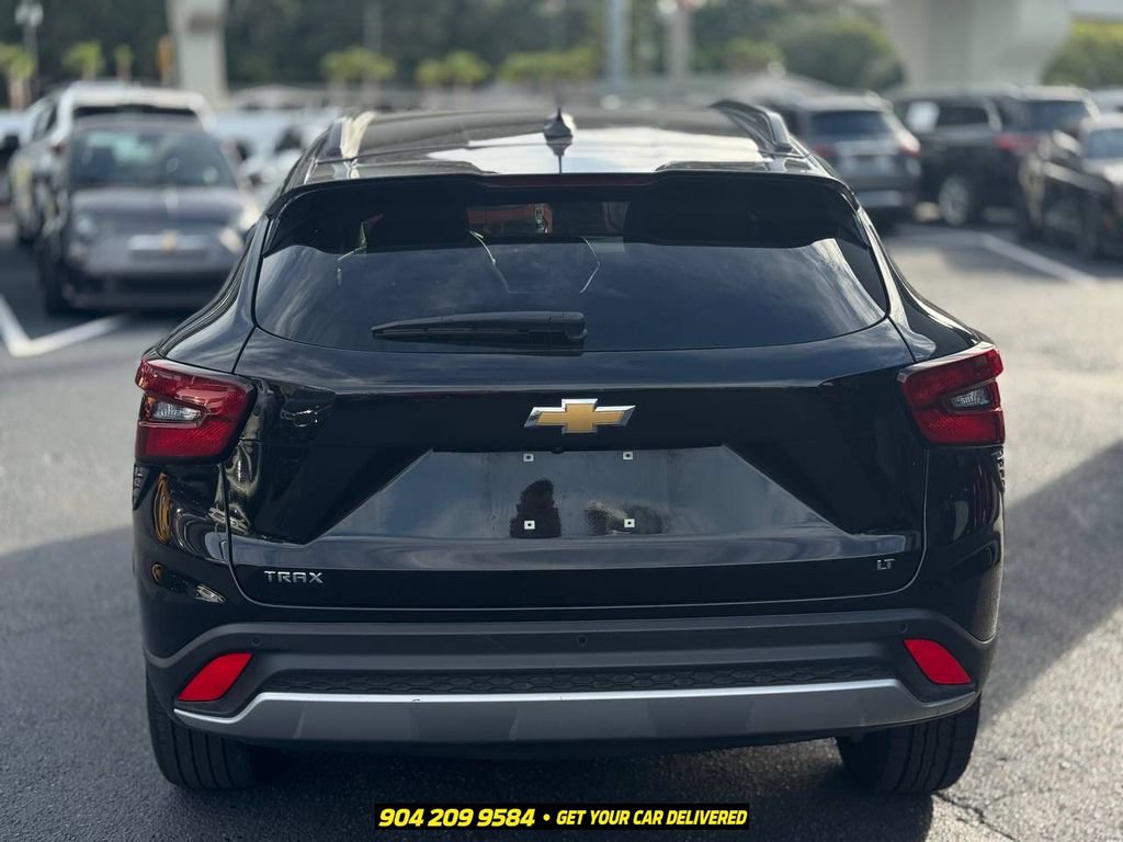 Used 2025 Chevrolet Trax LT w/ Driver Confidence Package FWD image 5