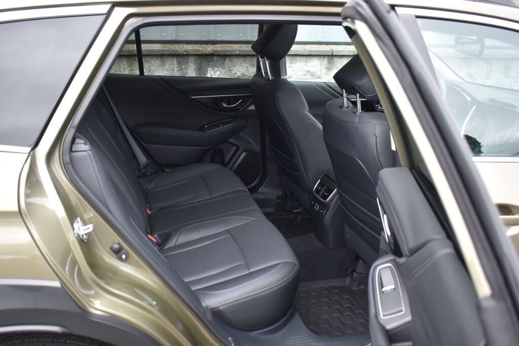 Used 2025 Subaru Outback Limited AWD/4WD image 23