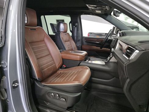 Used 2023 GMC Yukon XL Denali Ultimate image 12