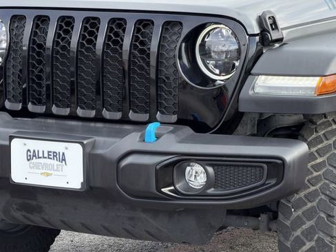 Used 2023 Jeep Wrangler Unlimited w/ Sun & Screen Package AWD/4WD image 7