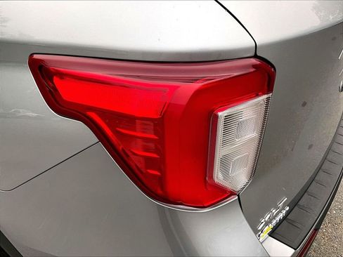 Used 2021 Ford Explorer XLT AWD/4WD image 32