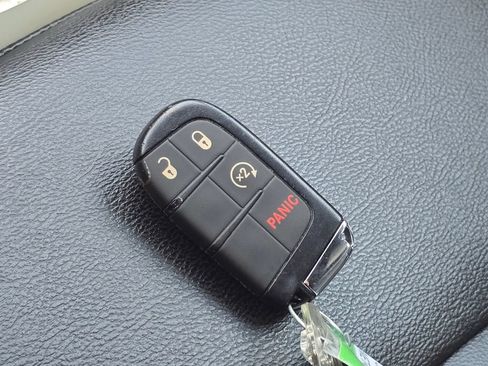 Used 2025 Jeep Compass Limited AWD/4WD image 16