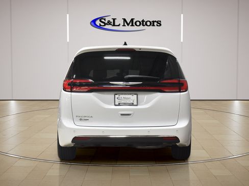 Certified 2025 Chrysler Pacifica Select FWD image 7