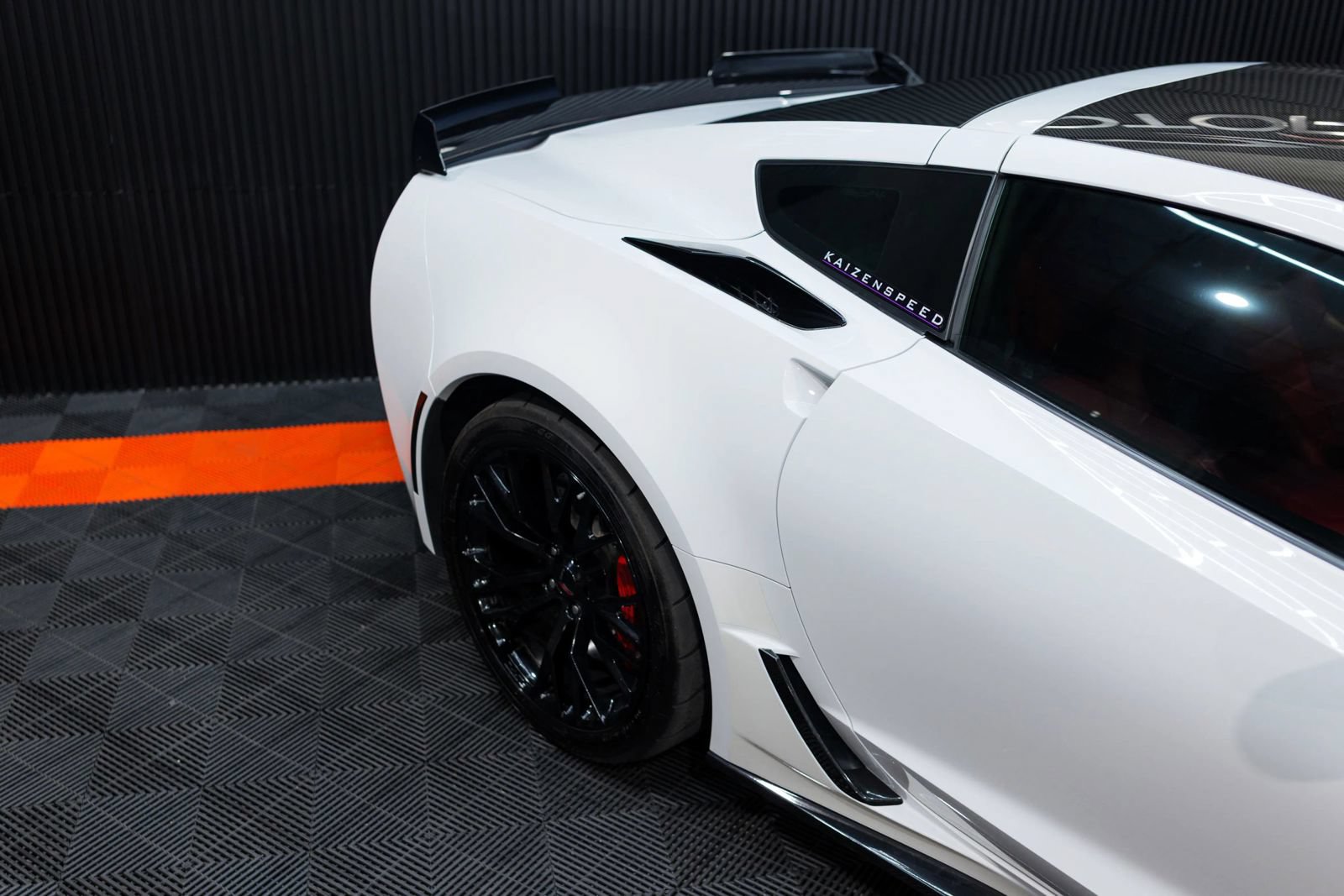 Used 2016 Chevrolet Corvette Z06 w/ Z07 Performance Package RWD image 5