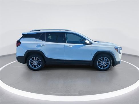 Used 2022 GMC Terrain SLT image 9