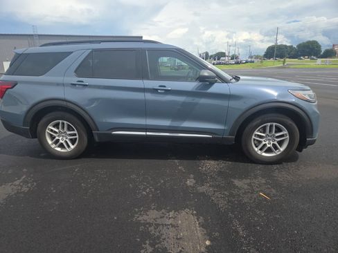 Used 2025 Ford Explorer Active RWD image 17