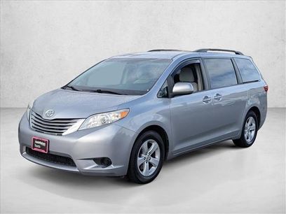 Used 2017 Toyota Sienna LE
