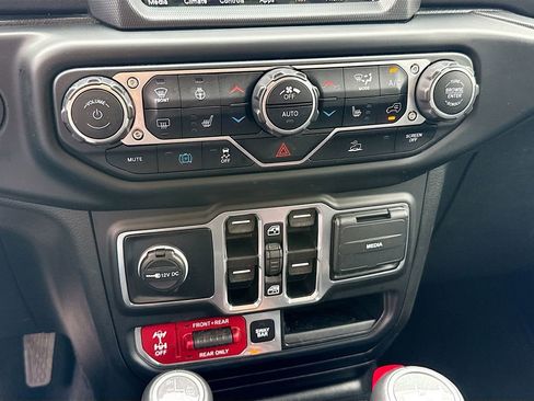 Used 2023 Jeep Wrangler Unlimited Rubicon 4xe w/ Steel Bumper Group image 17