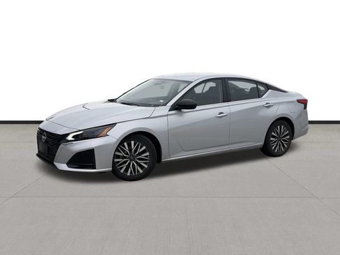 Used 2024 Nissan Altima 2.5 SV FWD image 1