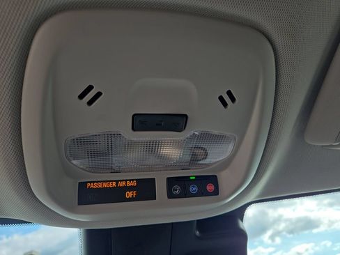 Used 2025 Chevrolet Trax LT FWD image 40