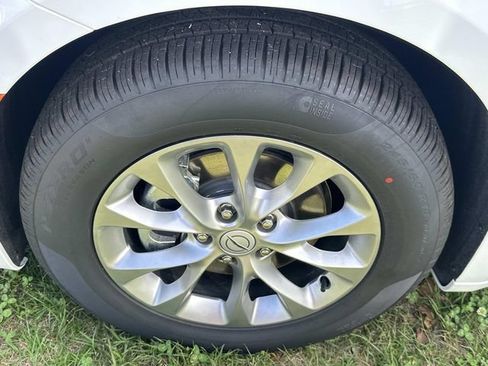 New 2026 Chrysler Pacifica Limited w/ Trailer Tow Group FWD image 6