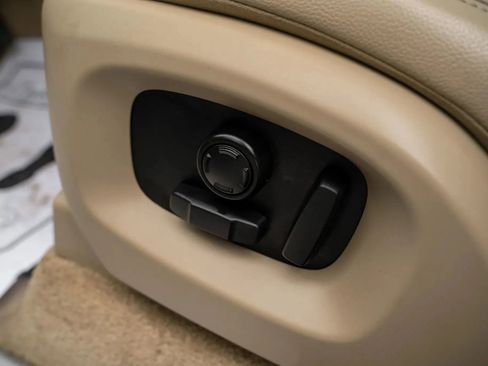 Used 2016 Land Rover Range Rover image 17