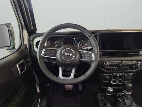 Certified 2025 Jeep Wrangler Sahara image 19