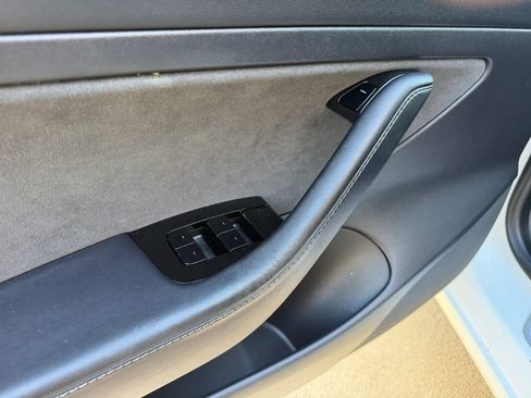 Used 2020 Tesla Model 3 Standard Range Plus RWD image 12