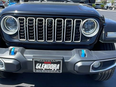 Used 2024 Jeep Wrangler Unlimited Sahara w/ Technology Group AWD/4WD image 9