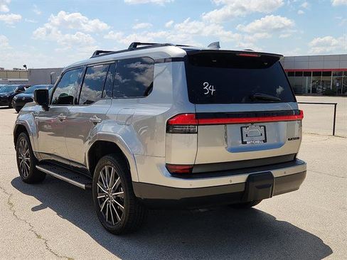 Used 2024 Lexus GX 550 Luxury image 3