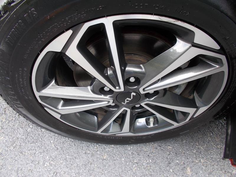 Used 2023 Kia Forte LXS w/ LXS Technology Package FWD image 17