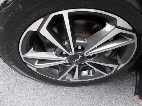 Used 2023 Kia Forte LXS w/ LXS Technology Package FWD image 17