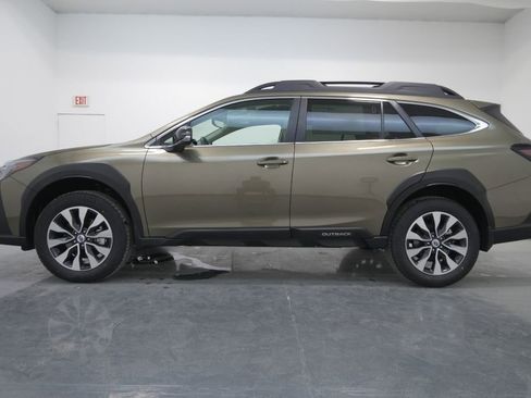 Used 2025 Subaru Outback Limited image 14