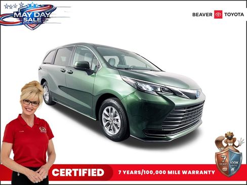 Used 2025 Toyota Sienna LE AWD/4WD image 1