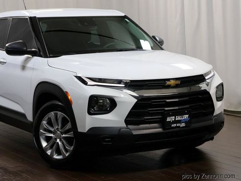 Used 2021 Chevrolet TrailBlazer LS FWD image 2