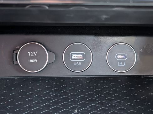 Used 2025 Genesis G70 2.5T image 20