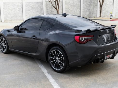 Used 2019 Toyota 86 image 6
