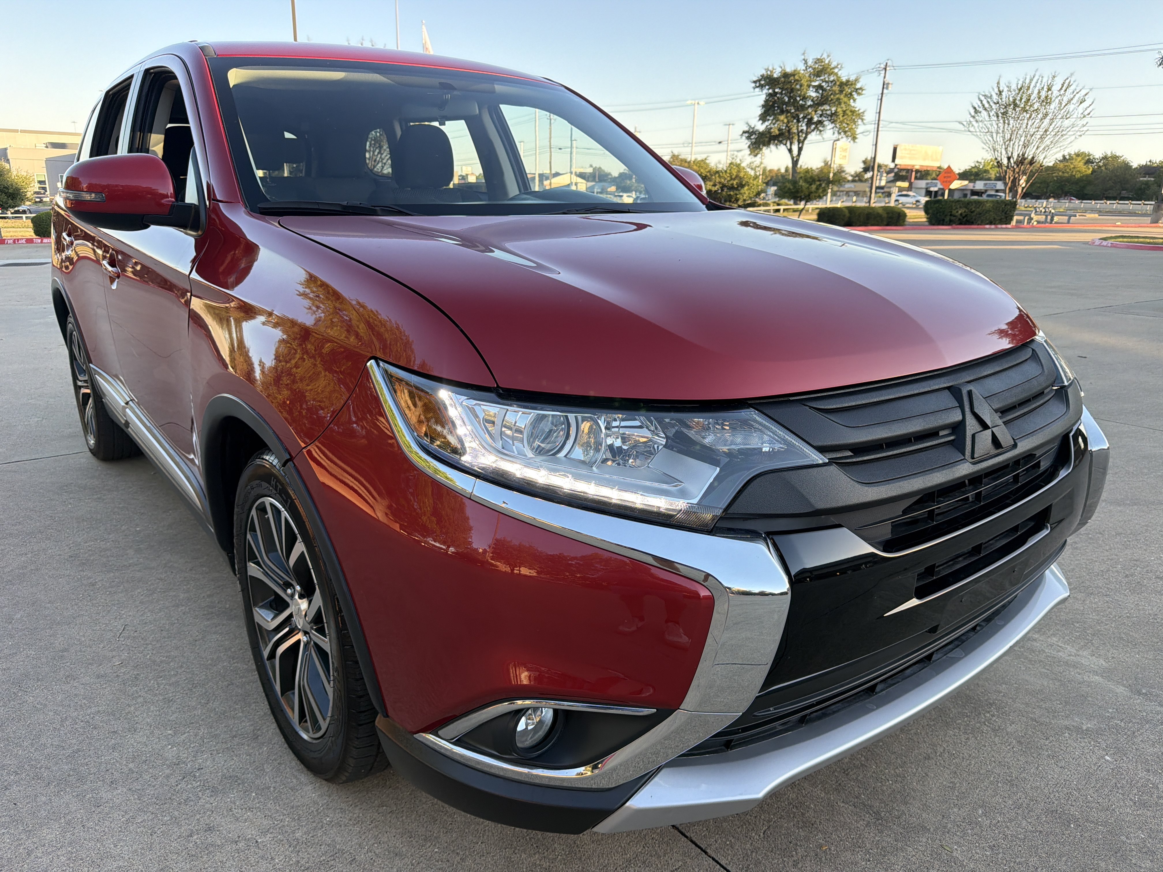 Used 2018 Mitsubishi Outlander SE FWD image 1