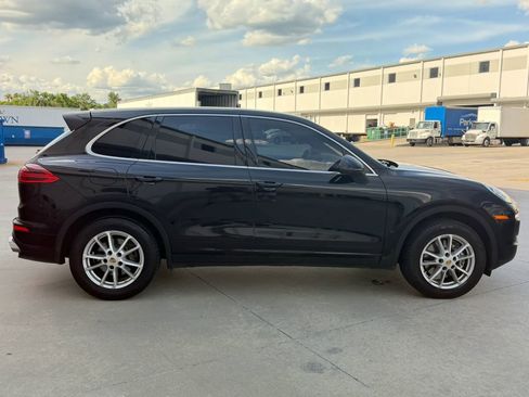 Used 2016 Porsche Cayenne w/ Premium Package AWD/4WD image 6