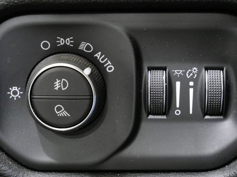 Used 2022 RAM 1500 Laramie AWD/4WD image 14