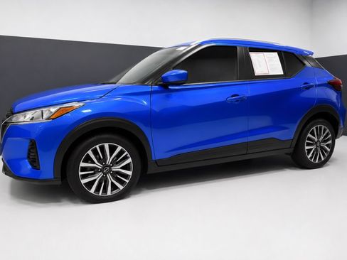 Certified 2024 Nissan Kicks SV FWD image 2