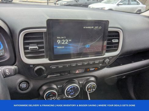 Used 2024 Hyundai Venue Limited image 25