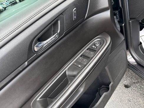 Used 2015 GMC Acadia SLE image 25