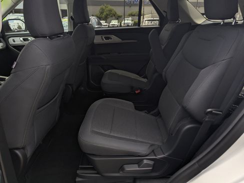 New 2026 Ford Explorer Active RWD image 8