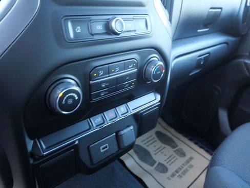 Used 2020 Chevrolet Silverado 1500 Custom w/ Custom Value Package image 14