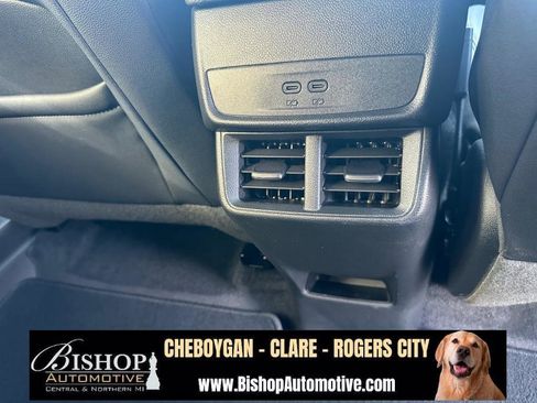 Used 2025 Chevrolet Equinox LT w/ Convenience Package II image 28