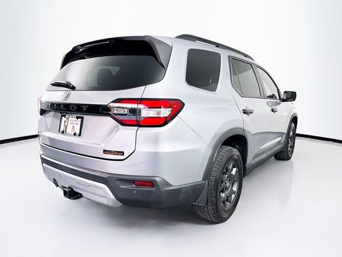 Used 2023 Honda Pilot TrailSport image 8